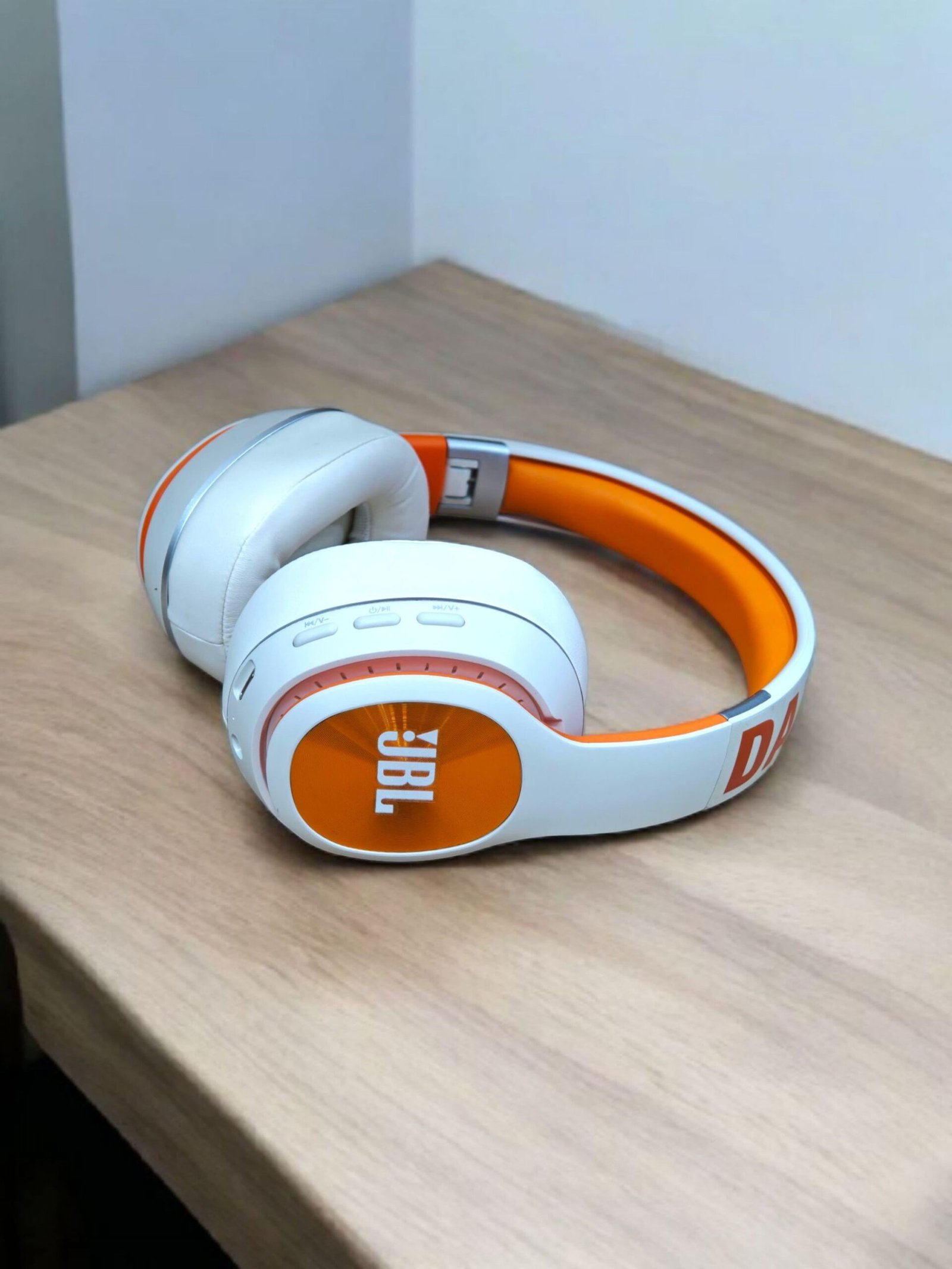JBL Live 999 Headphone - Image 4