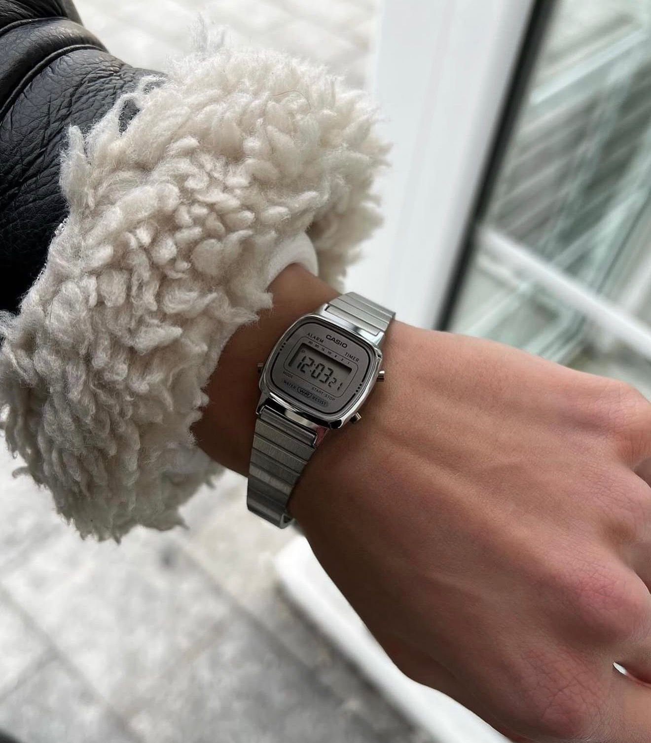 Casio Vintage LA670WA-7 For Girls - Image 2